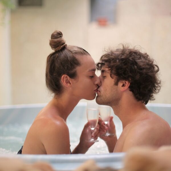 7 Safe Ways to Start Online Dating | Amolatina Scam