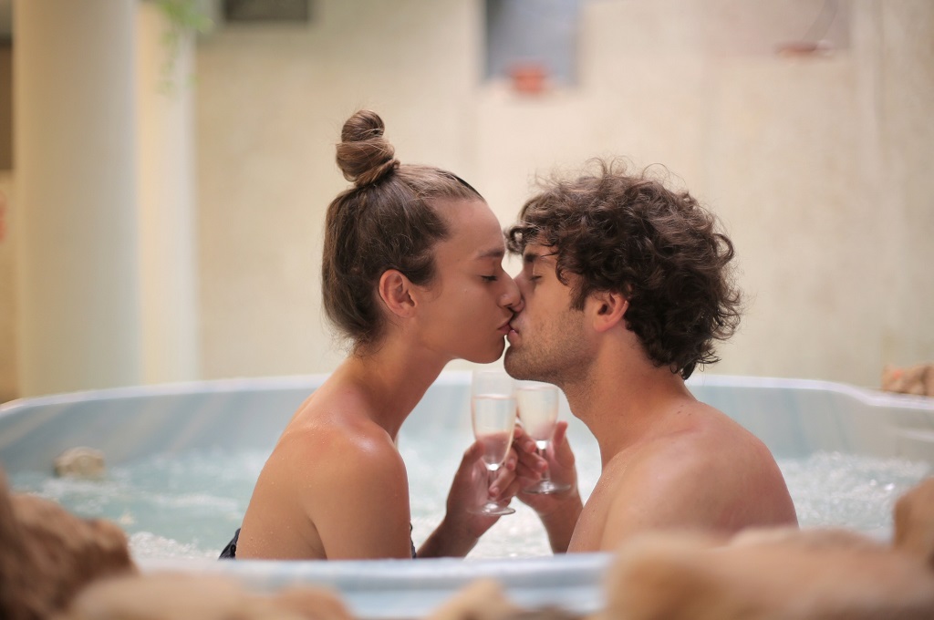 7 Safe Ways to Start Online Dating | Amolatina Scam